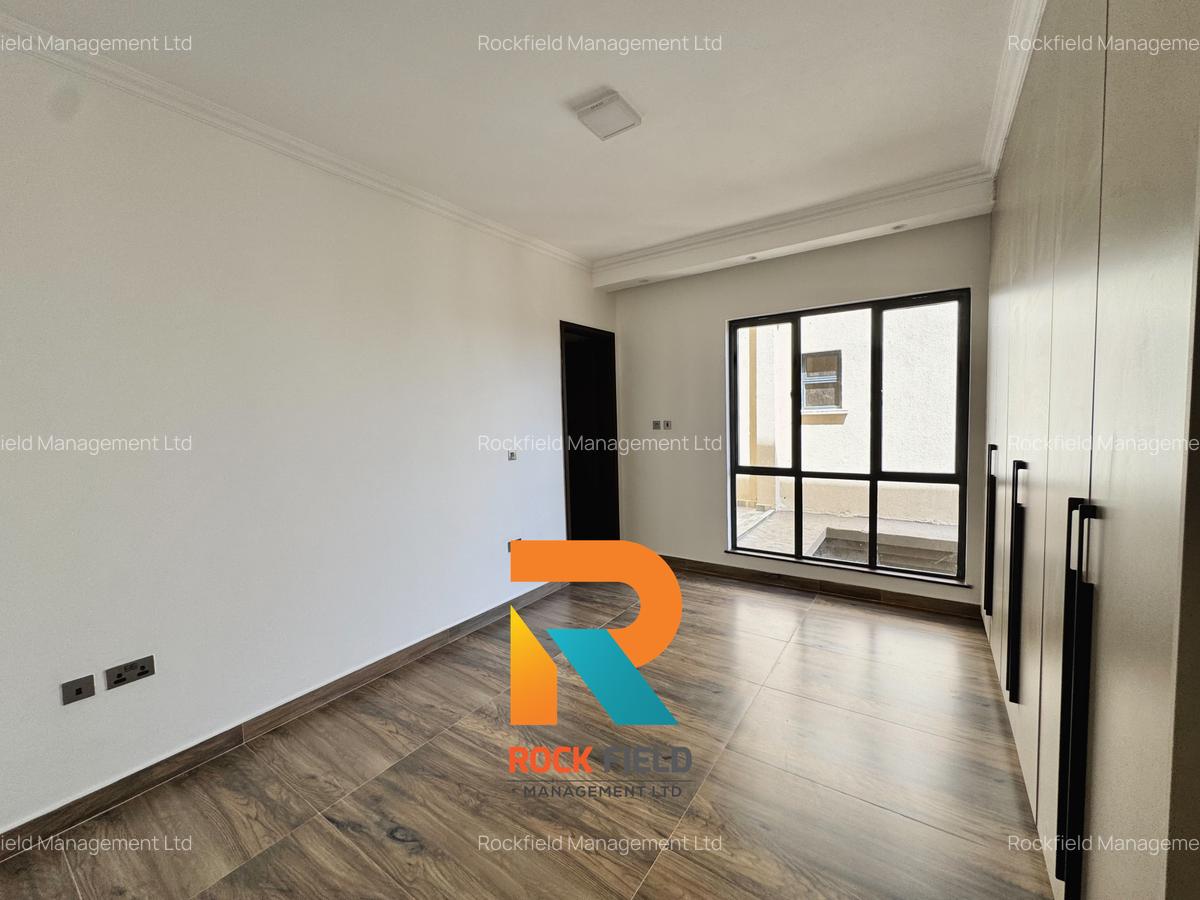 3 Bed Apartment with En Suite in Brookside - 7