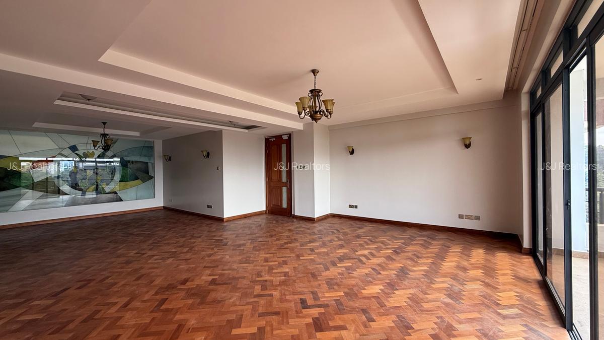 3 Bed Apartment with En Suite in Riverside - 1