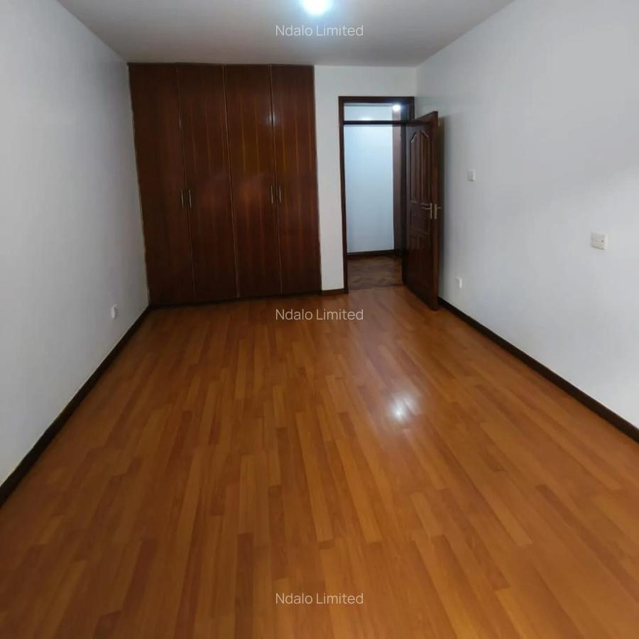 3 Bed Apartment with En Suite at Lavington - 7