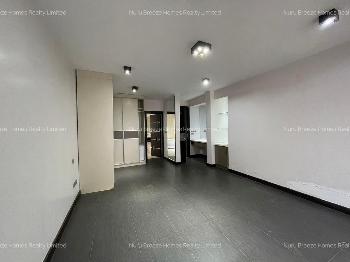 3 Bed Apartment with En Suite in Riverside - 19