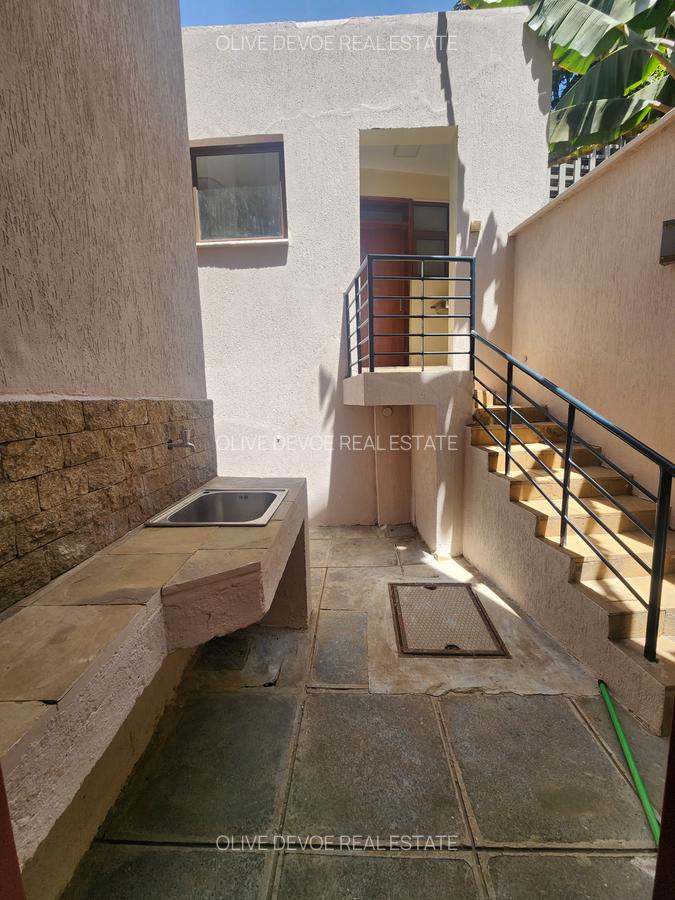 4 Bed Townhouse with En Suite in Runda - 8