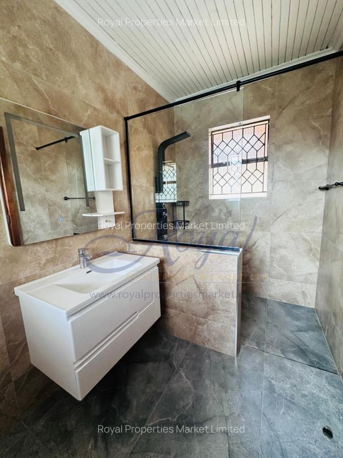 5 Bed House with En Suite in Runda - 7