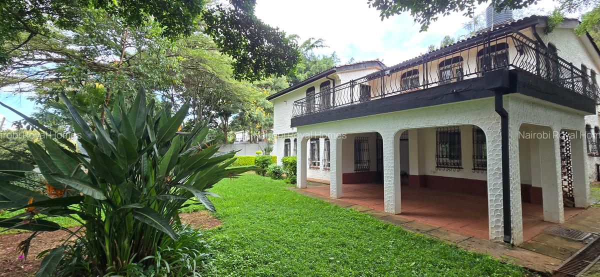 4 Bed House with En Suite at Hill View - 1