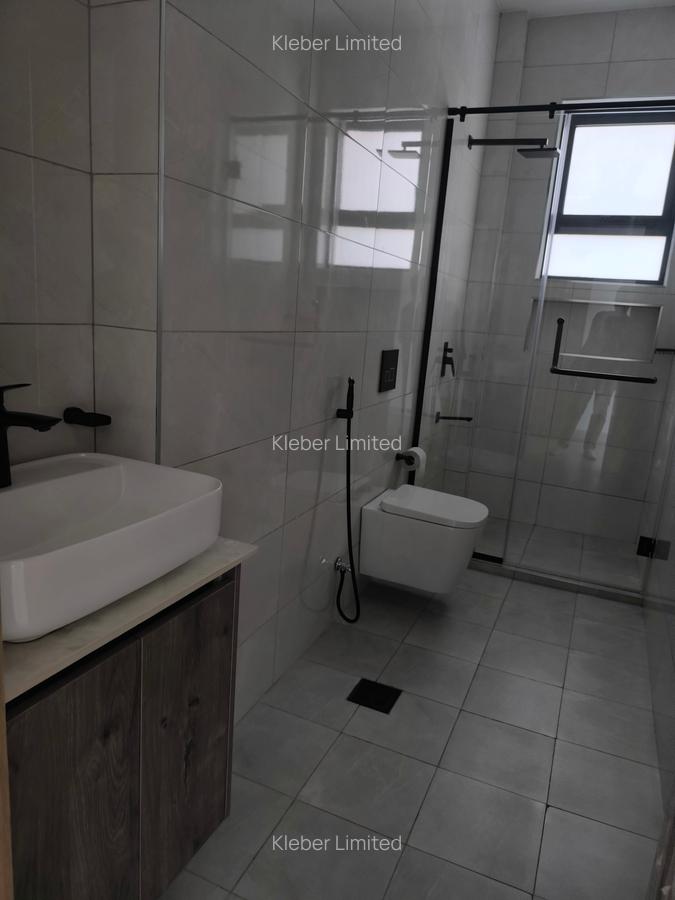 2 Bed Apartment with En Suite at Brookside - 18