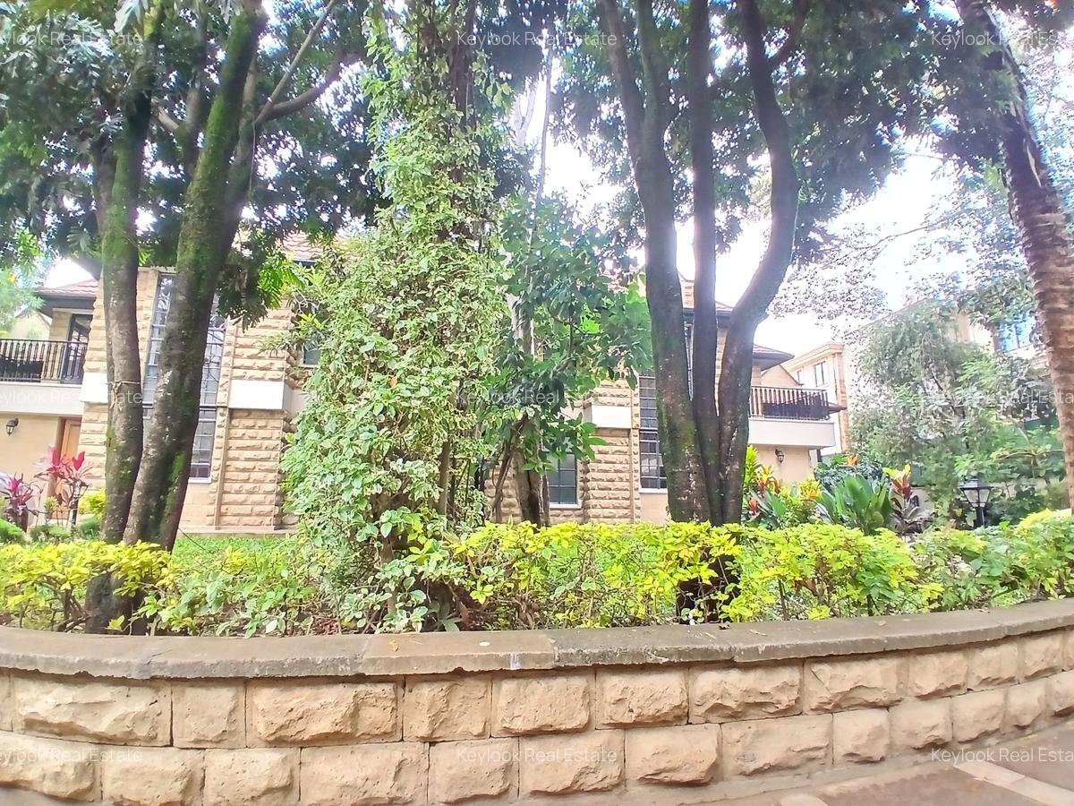 5 Bed Townhouse with En Suite in Lavington - 17