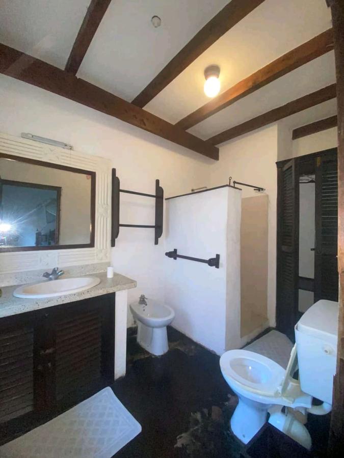 5 Bed House with En Suite at Malindi - 11