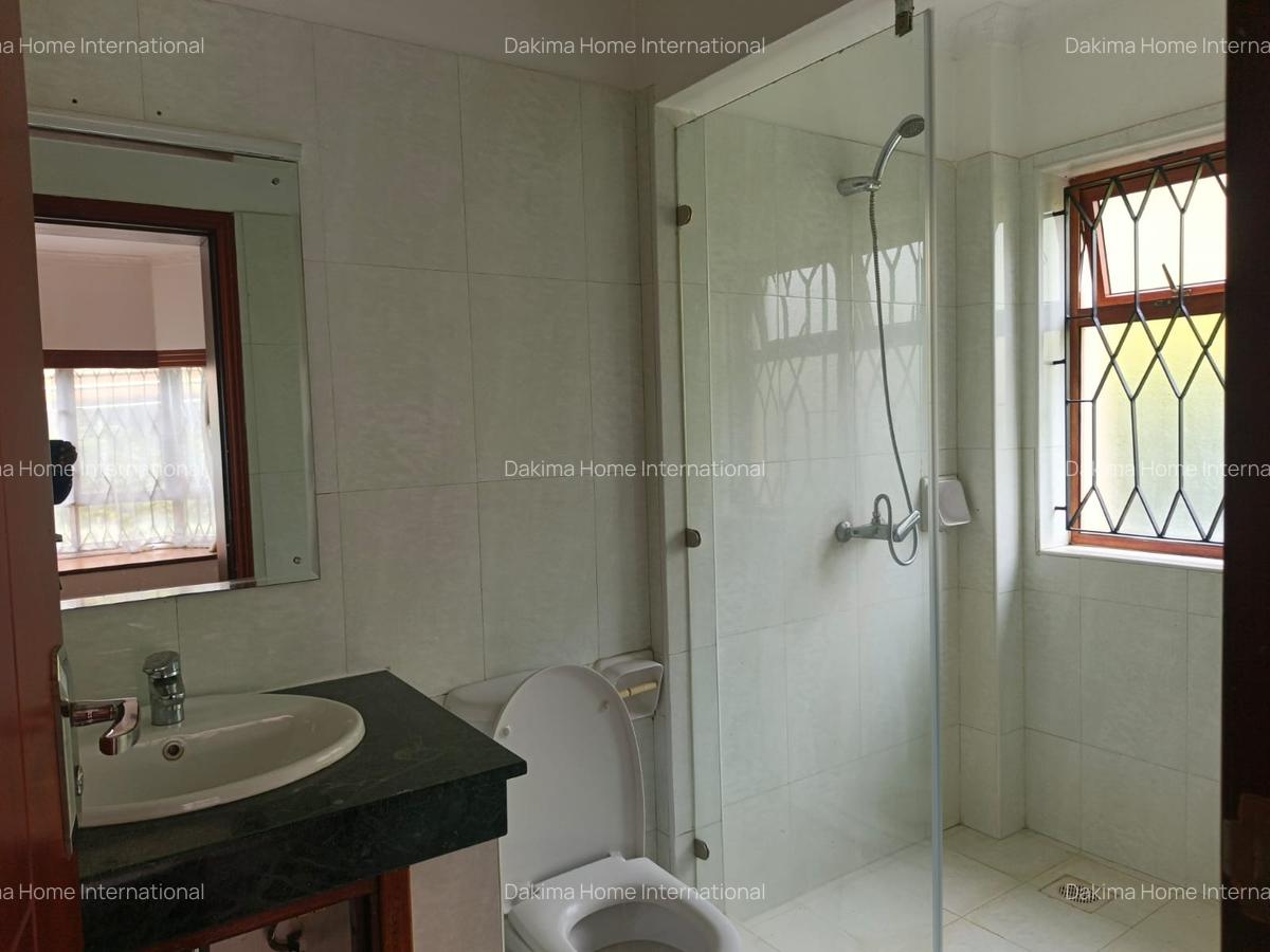 5 Bed Townhouse with En Suite in Runda - 7