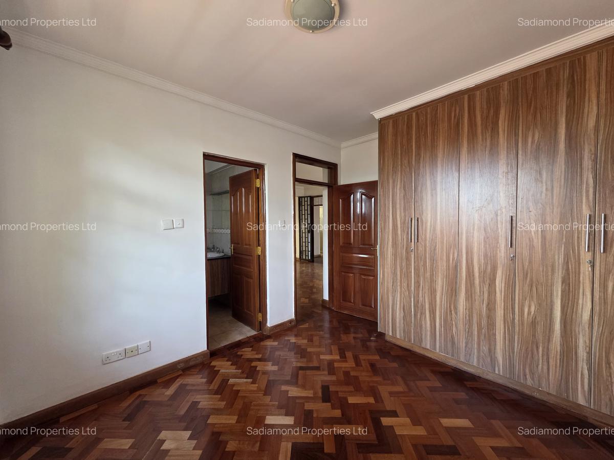 4 Bed Townhouse with En Suite in Kitisuru - 14