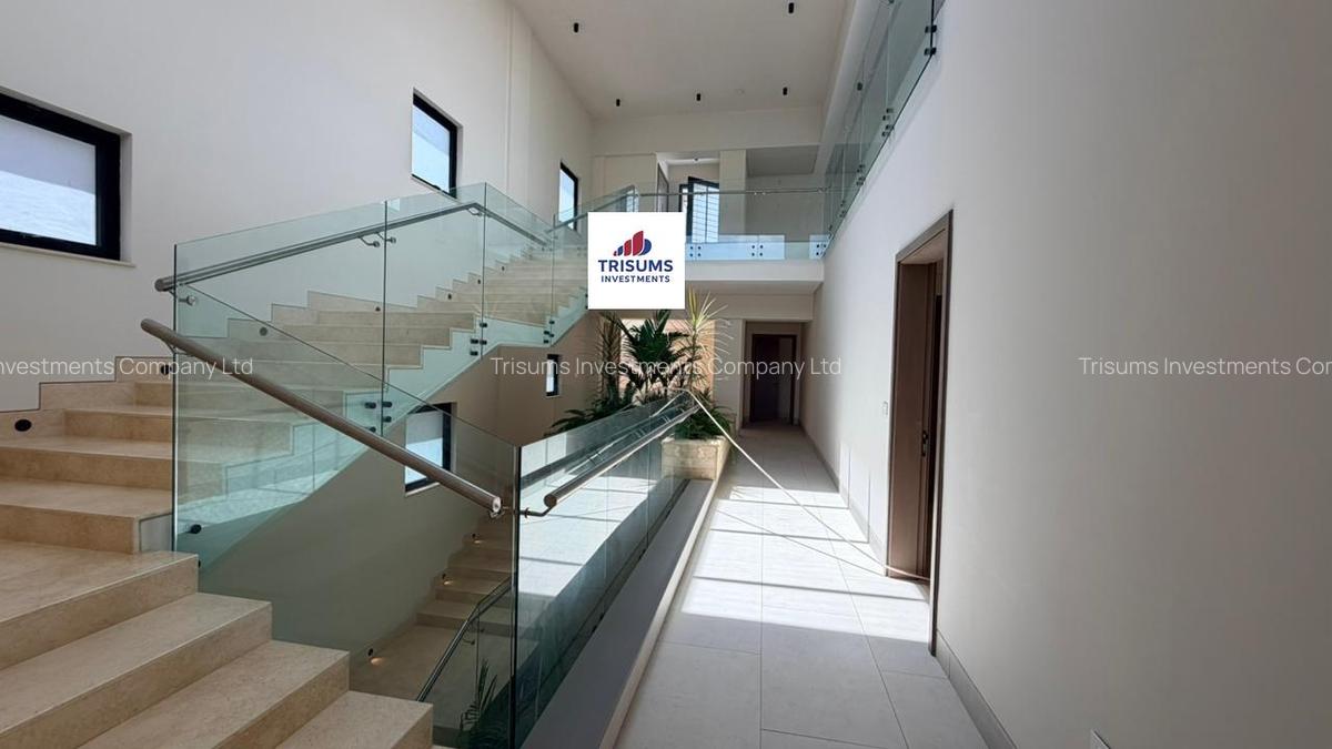 5 Bed House with En Suite in Kyuna - 5