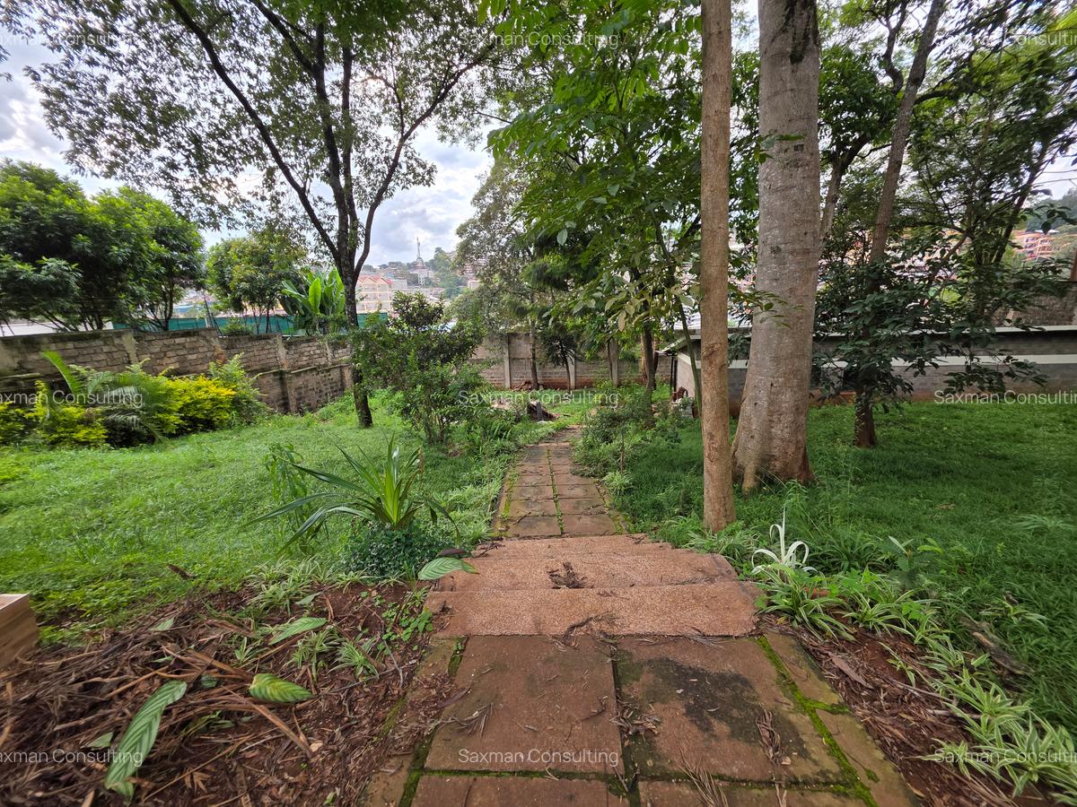 4 Bed House with En Suite in Lavington - 10