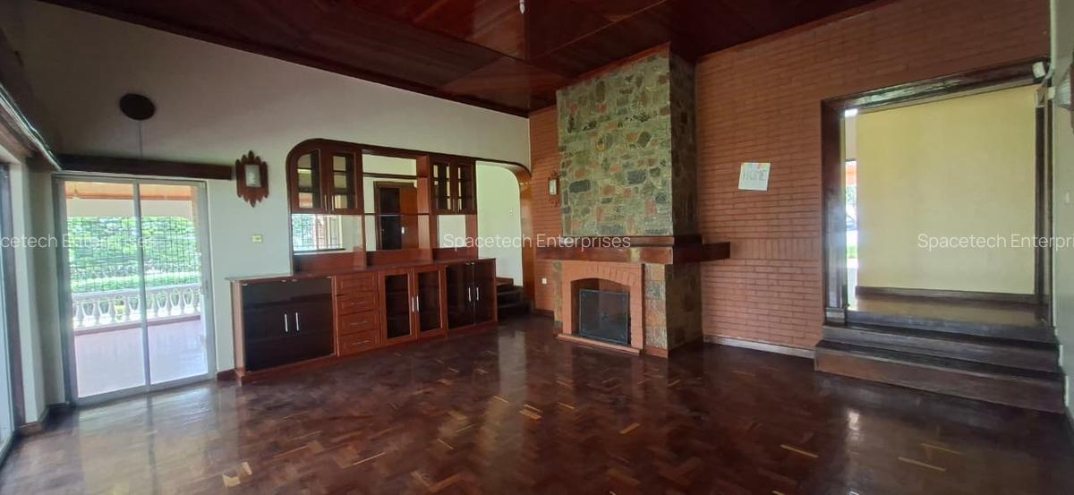 4 Bed House with En Suite in Rosslyn - 5