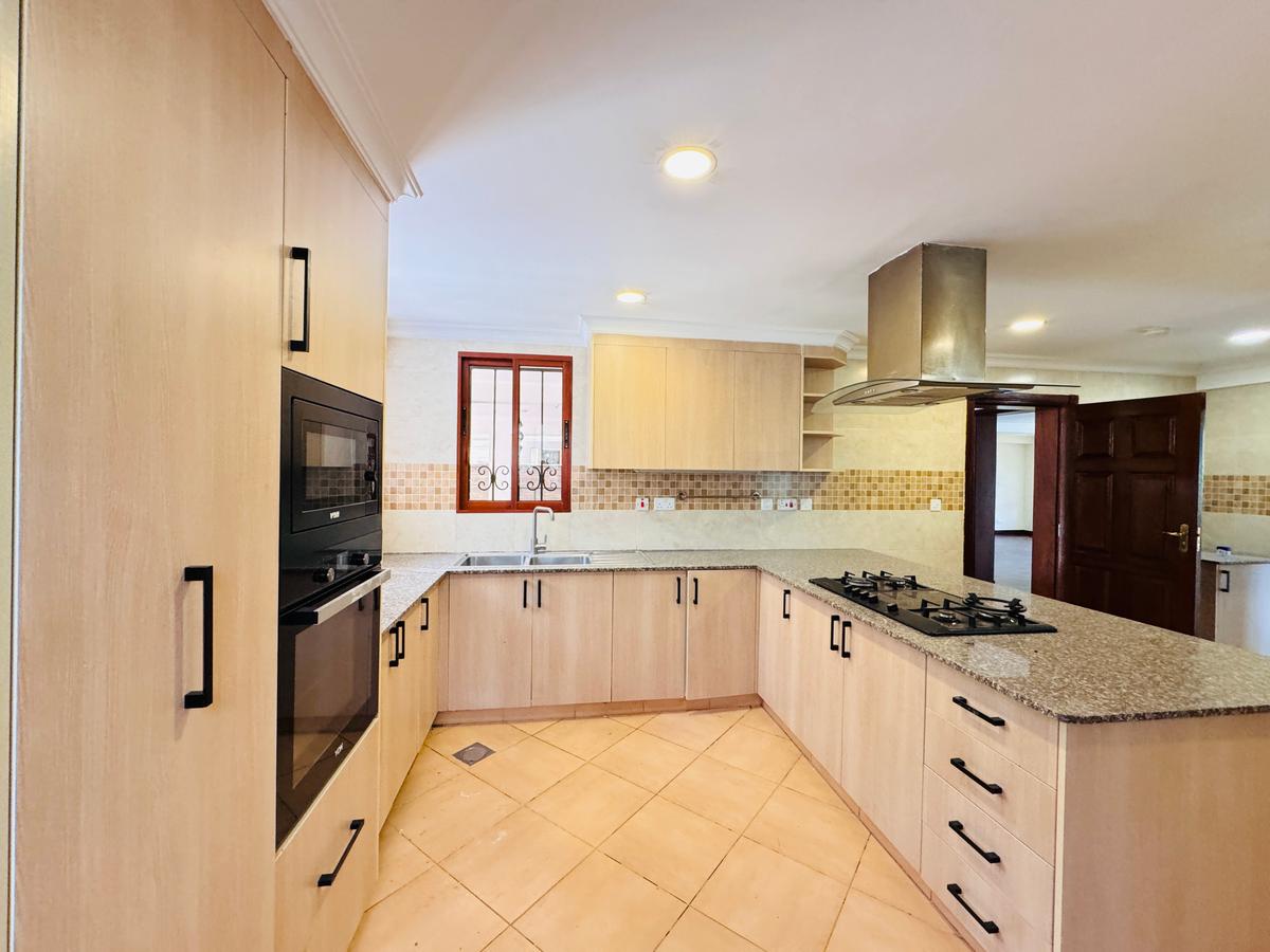 5 Bed Townhouse with Swimming Pool at Spring Valley - 6