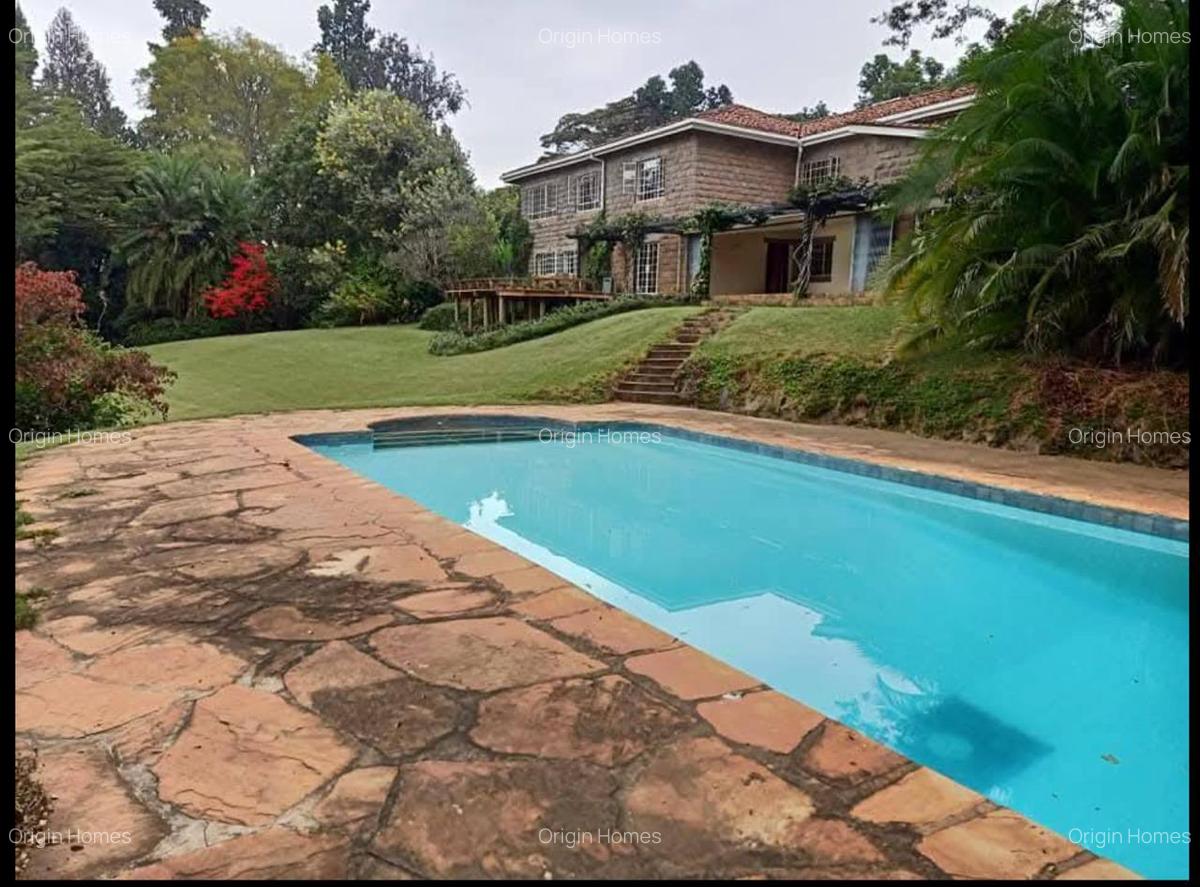 5 Bed House with En Suite in Ridgeways - 4