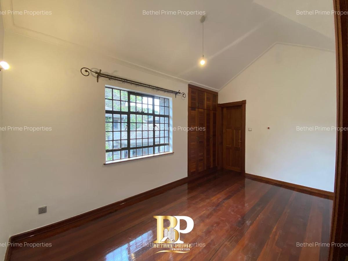 4 Bed Townhouse with En Suite in Spring Valley - 18