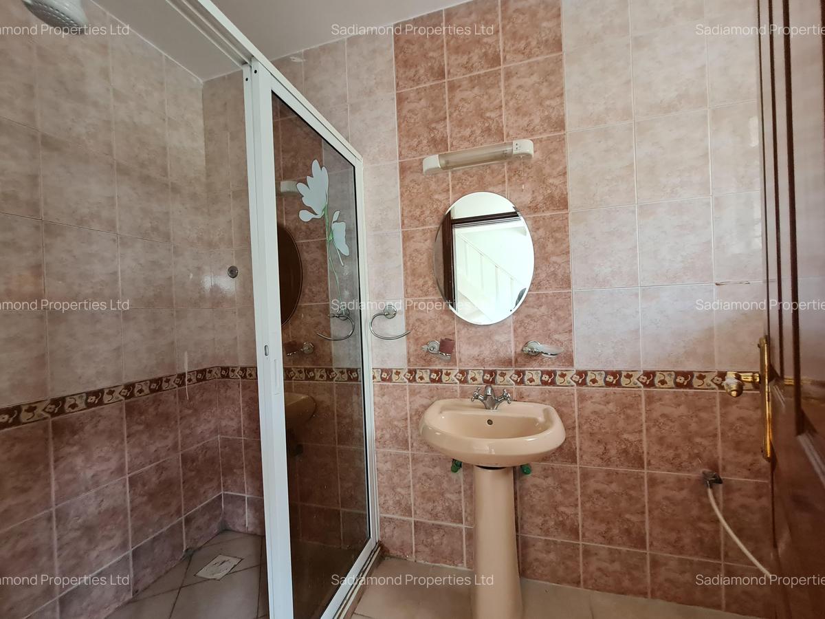 4 Bed Townhouse with En Suite at Brookside Drive - 5