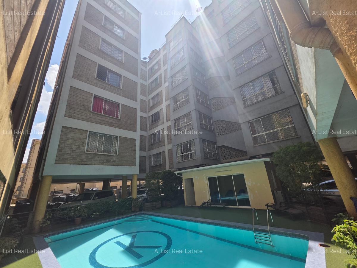 4 Bed Apartment with En Suite at Hendred Avenue - 18