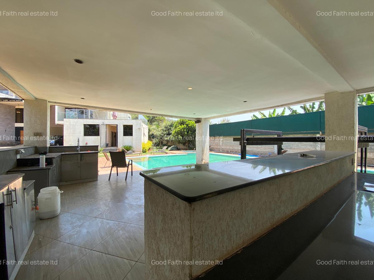 5 Bed House with En Suite in Runda - 16