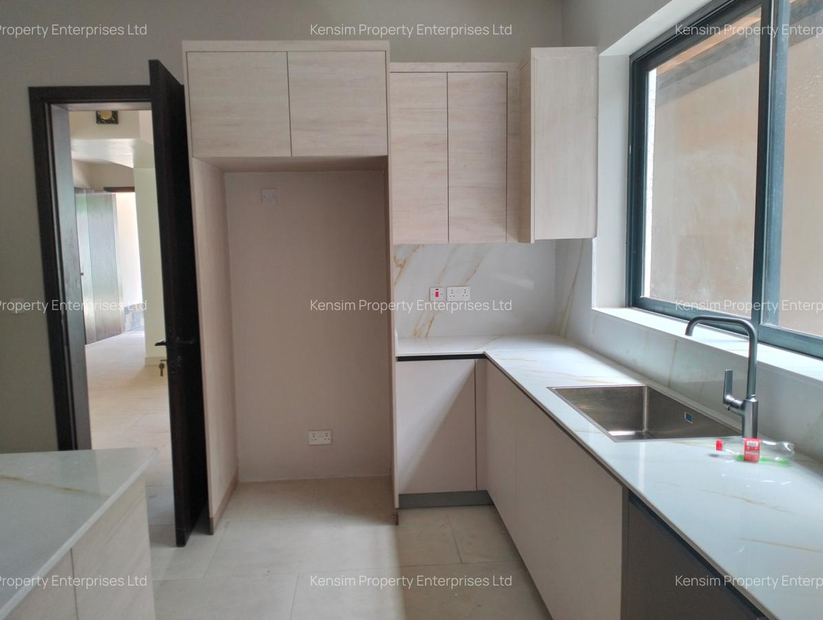 5 Bed Townhouse with En Suite in Lavington - 10