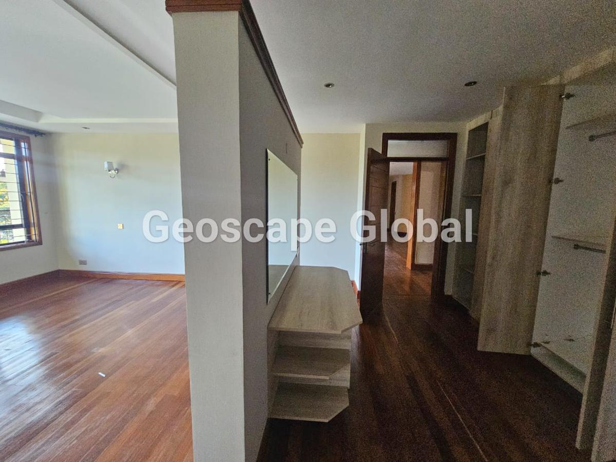 5 Bed House with En Suite in Runda - 7