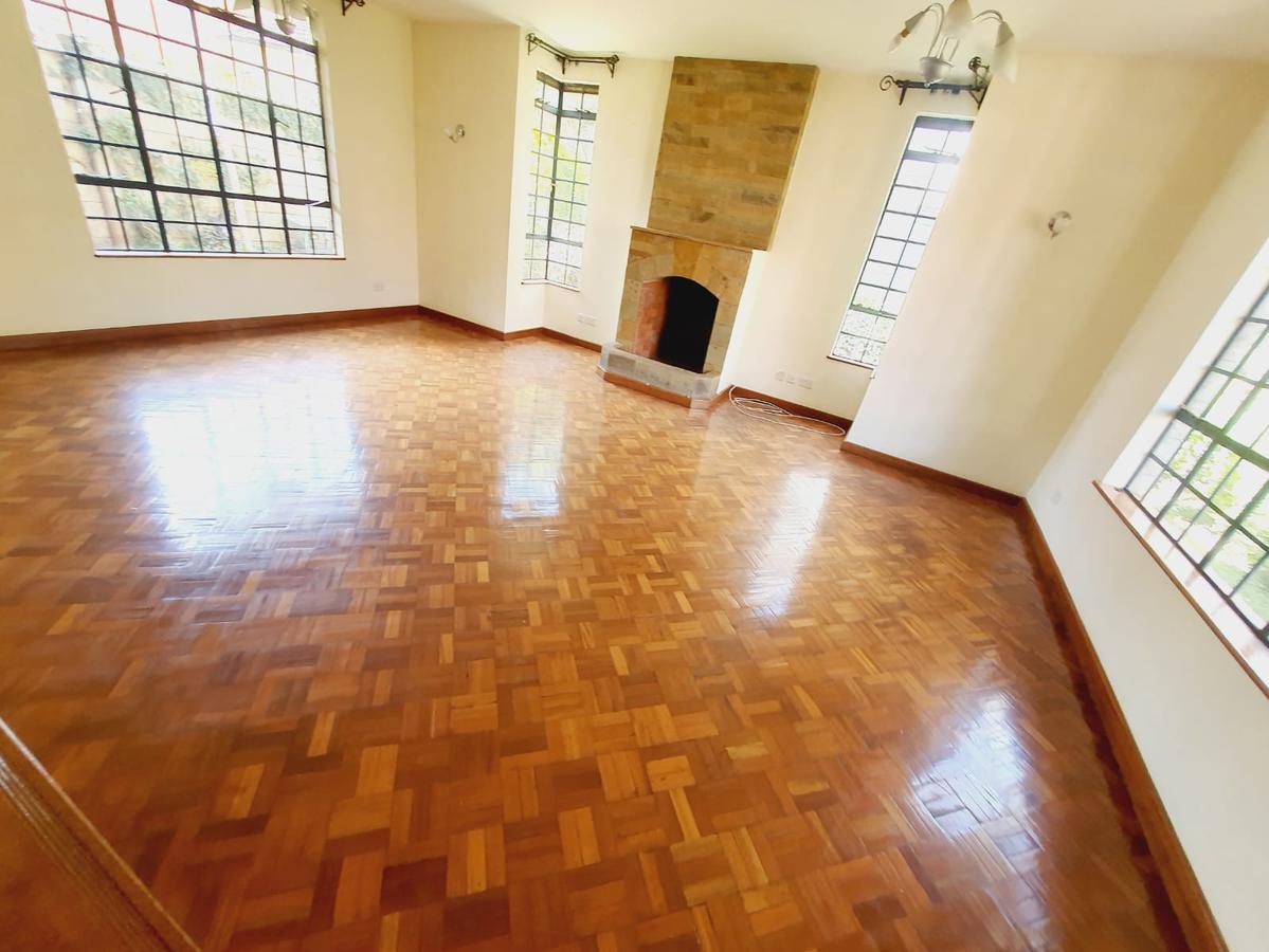 4 Bed Townhouse with En Suite at Lavington - 6