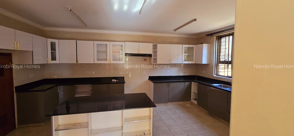 5 Bed Townhouse with En Suite at Lavington Green - 6