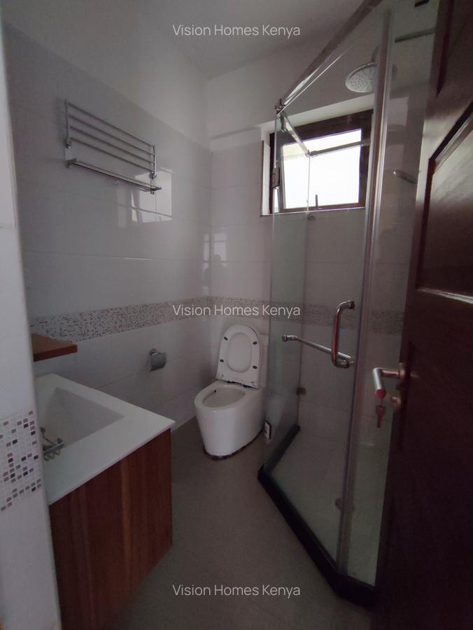 2 Bed Apartment with En Suite in Dennis Pritt - 12