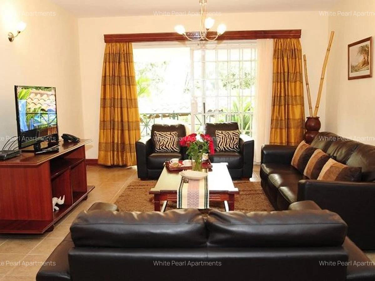 Serviced 1 Bed Apartment with Swimming Pool in Rhapta Road - 4