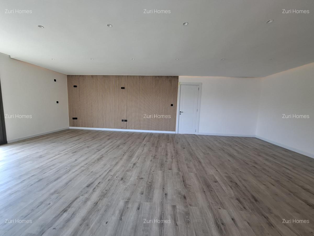 5 Bed Townhouse with En Suite in Lavington - 12