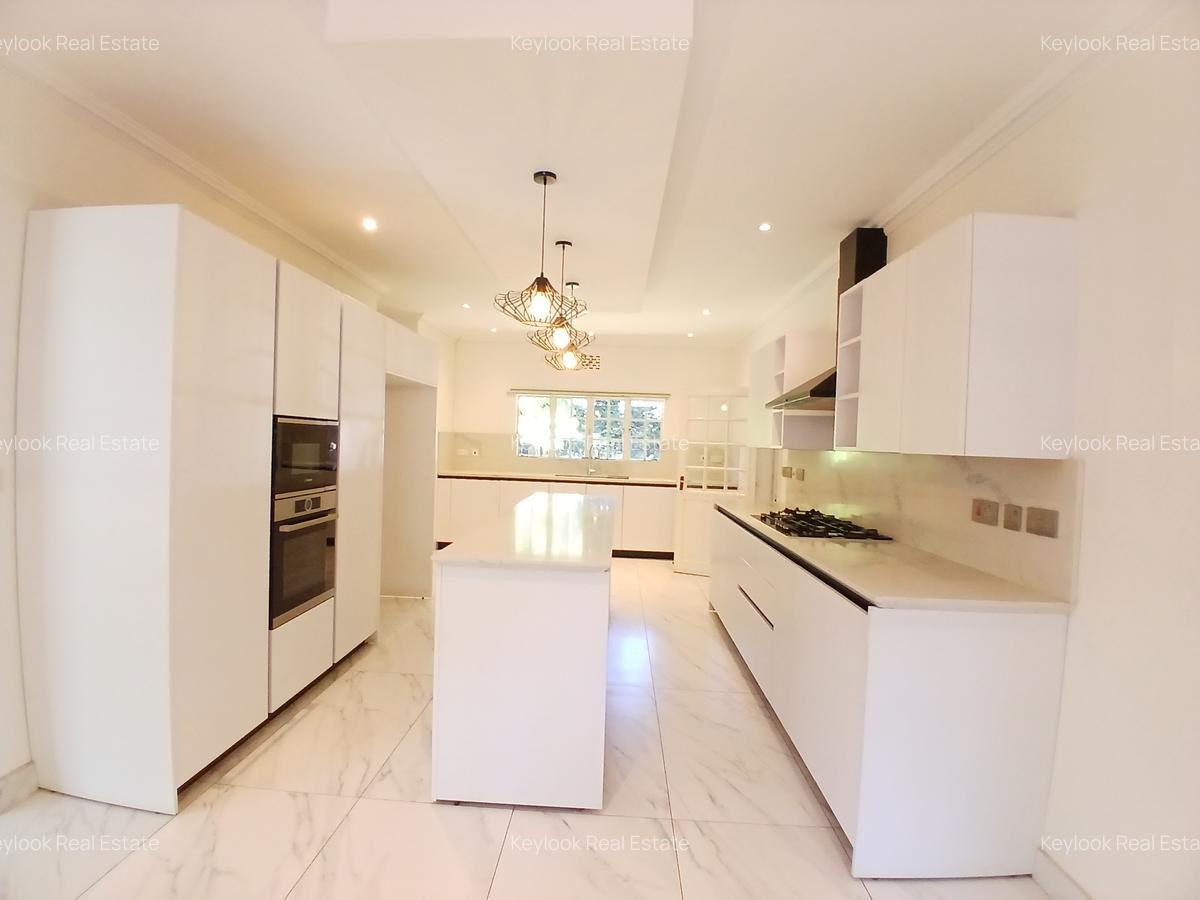 4 Bed House with En Suite at Lavington - 19