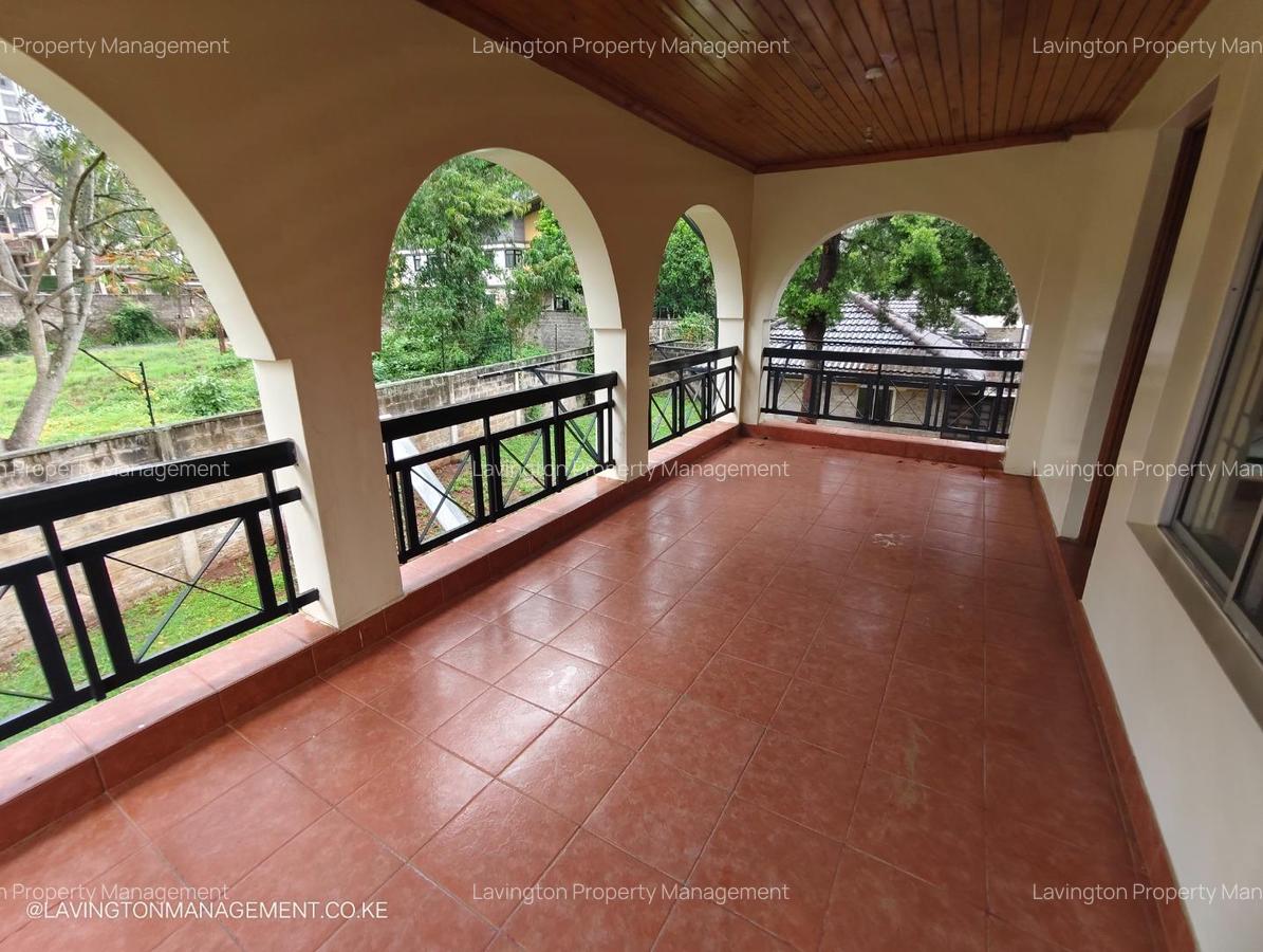 5 Bed House with En Suite at Lavington Green - 16