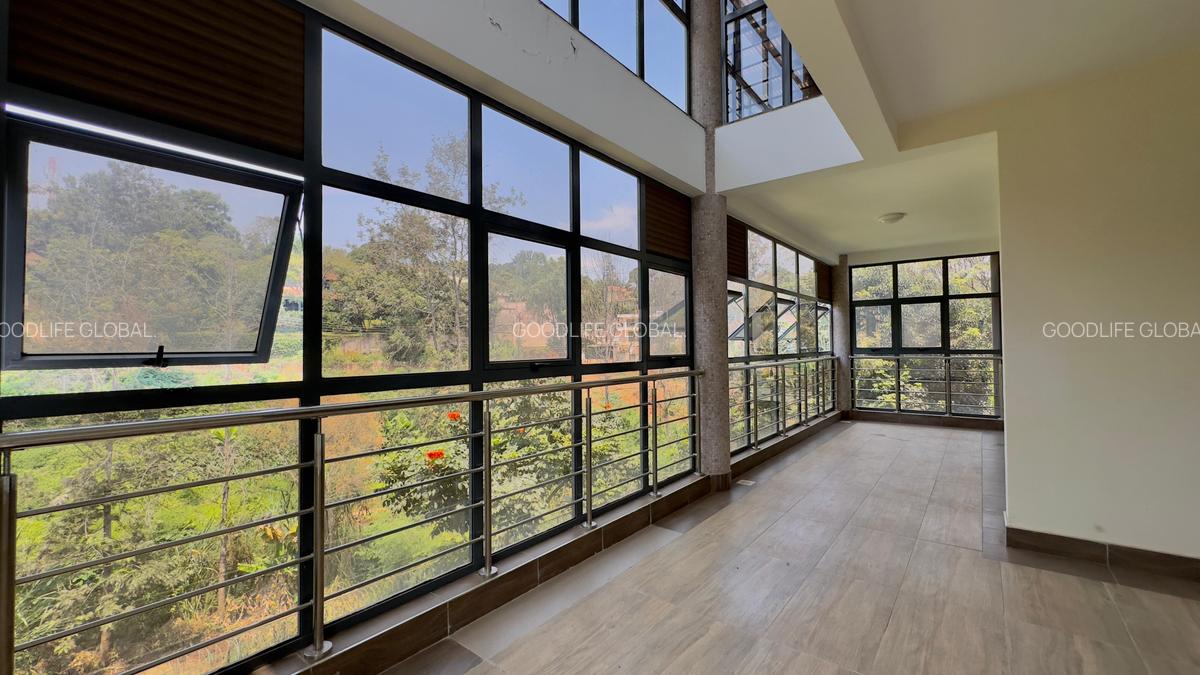 7 Bed House with En Suite at Nyari - 16