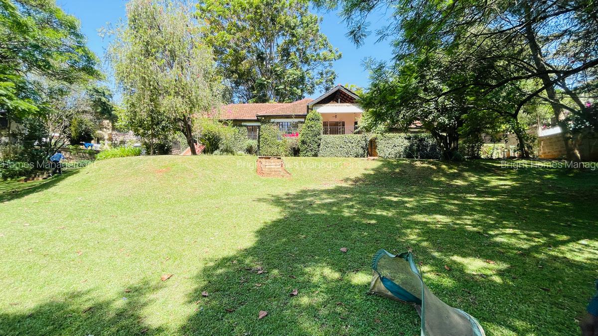 5 Bed House with En Suite in Lavington - 1