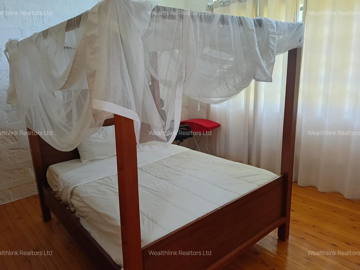 3 Bed House with Garden at Garden Estate - 6