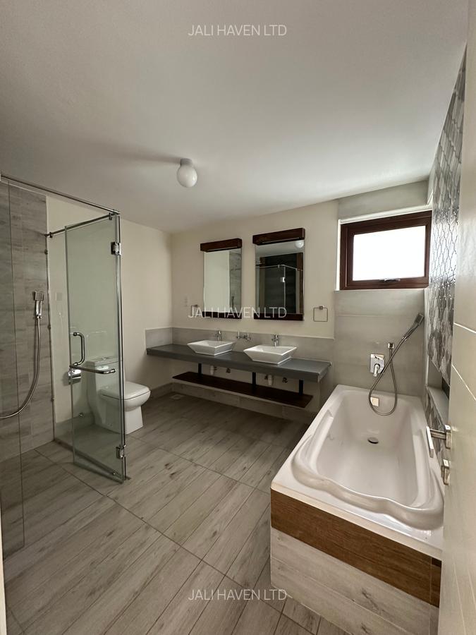 4 Bed Villa with En Suite in Langata - 13