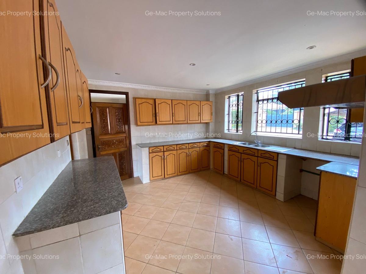 5 Bed House with En Suite in Runda - 8