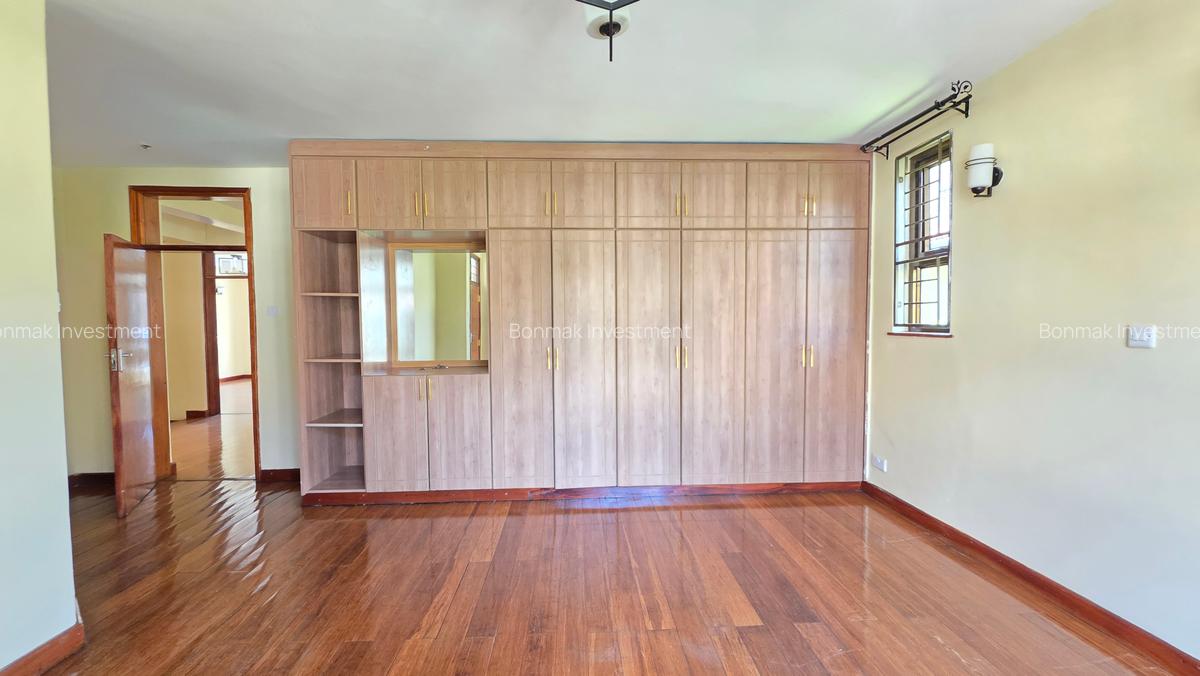 5 Bed Townhouse with En Suite at Lavington Green - 12