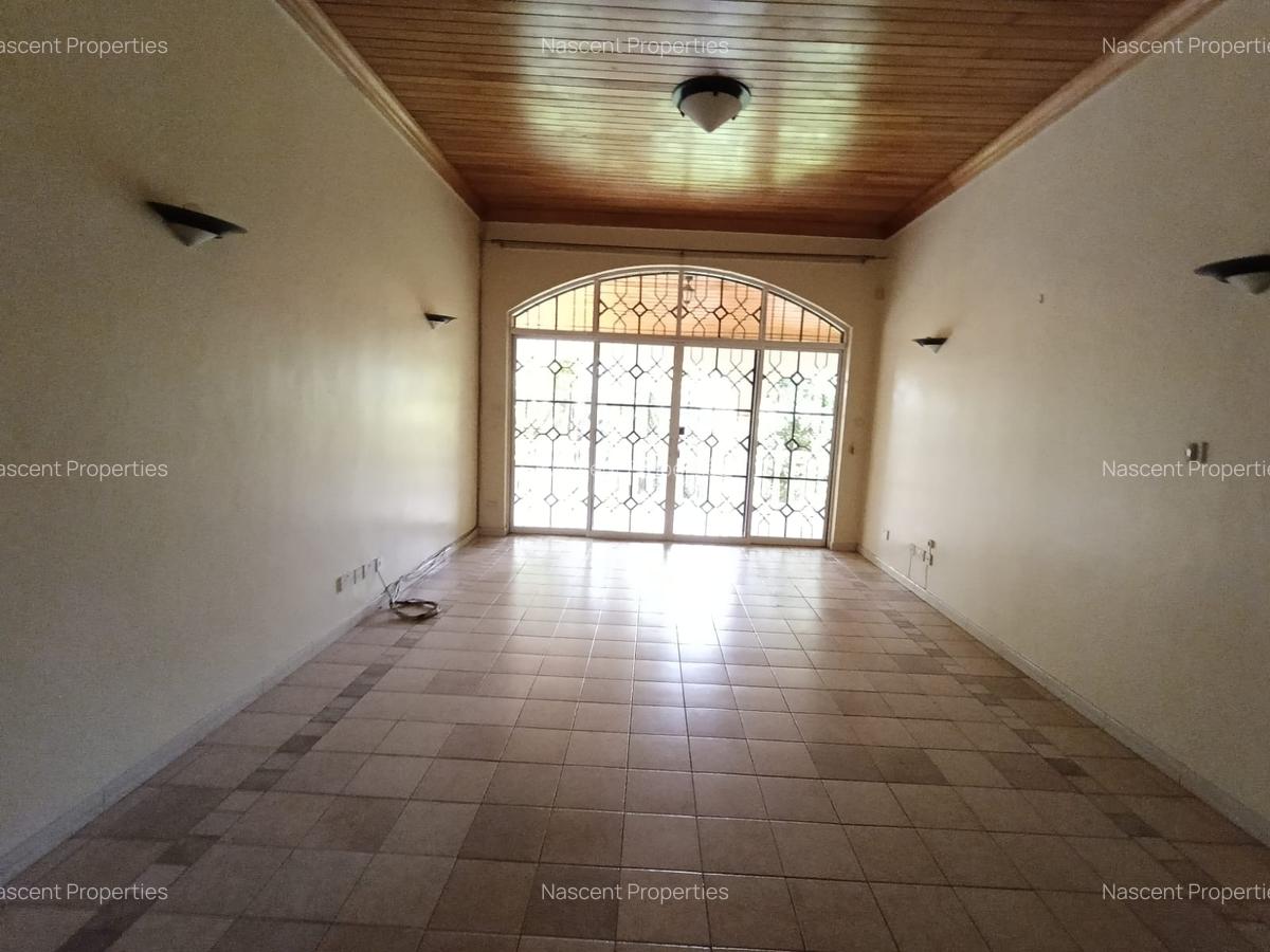 4 Bed House with En Suite at Hill View - 19