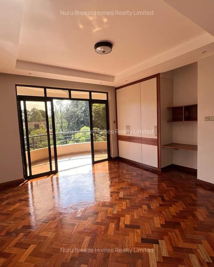 3 Bed Apartment with En Suite in Riverside - 10