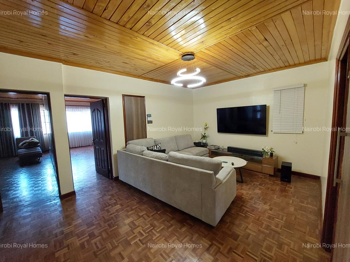 5 Bed Townhouse with En Suite at Royal Villas - 3