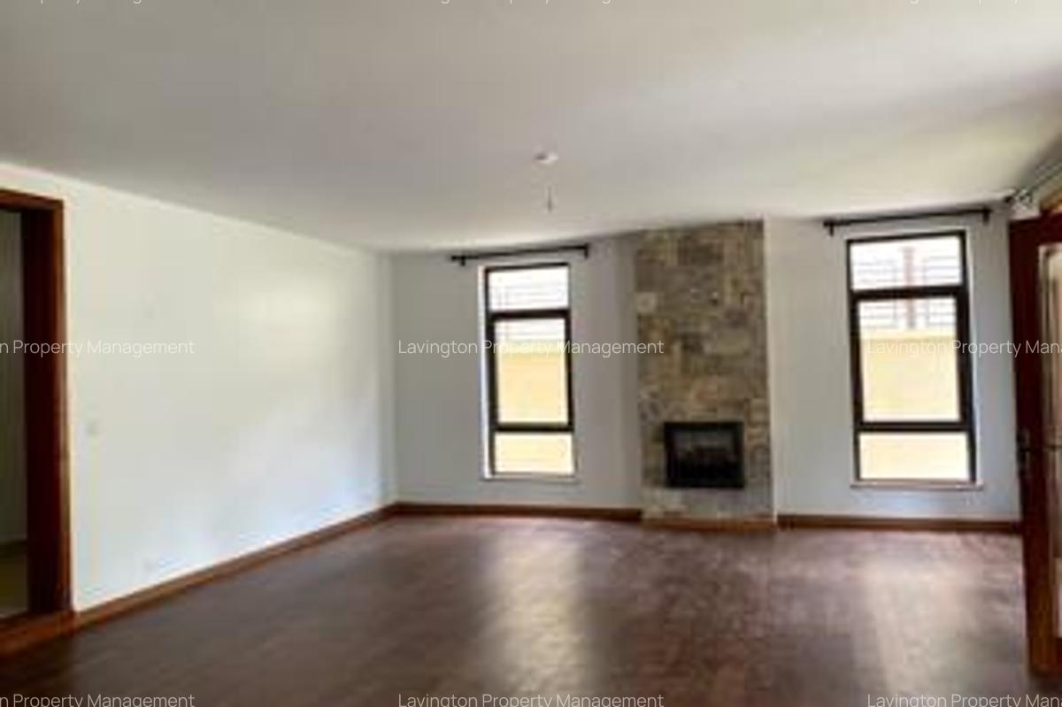 5 Bed Townhouse with En Suite at Lavington Green - 15