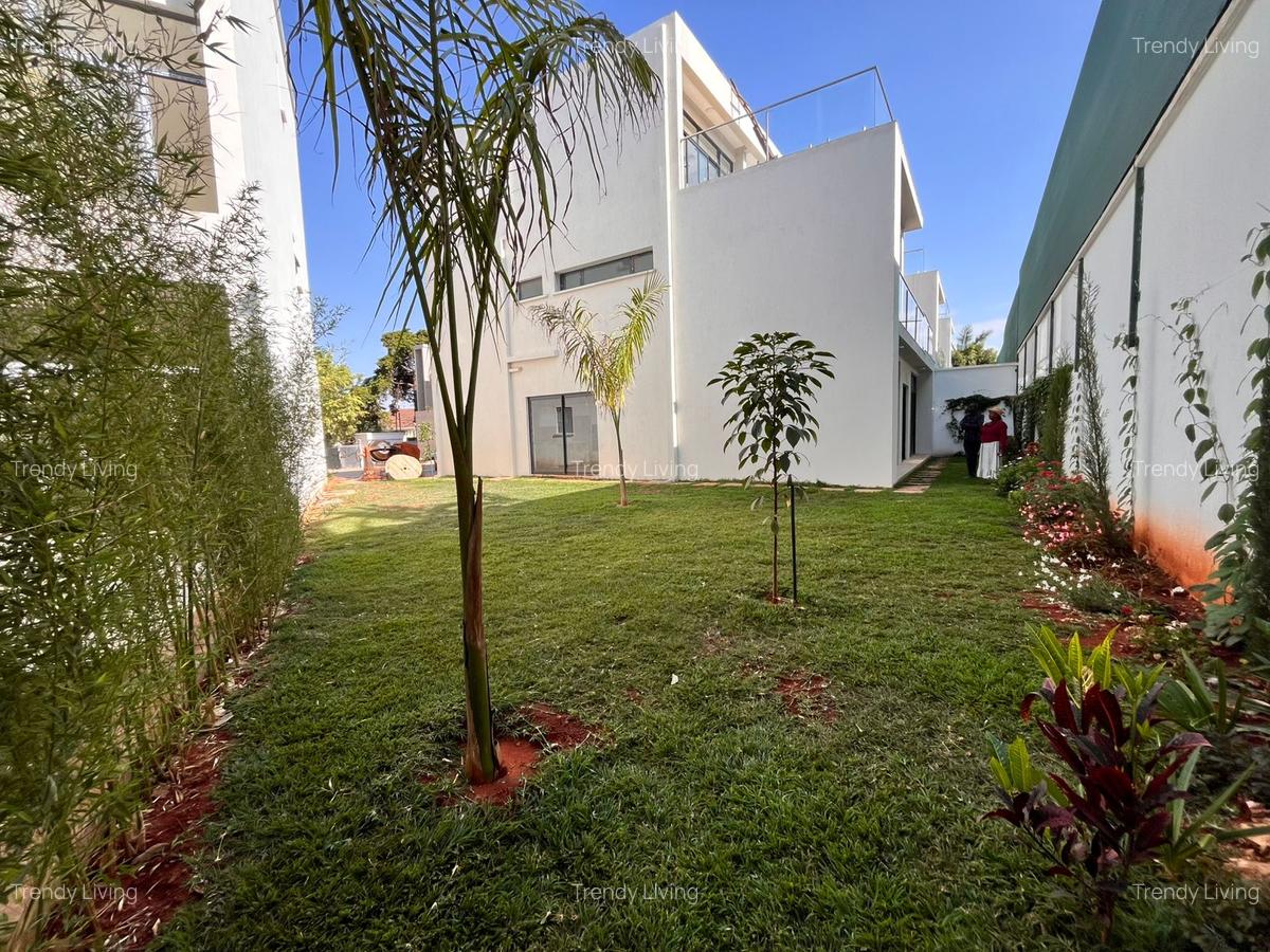 5 Bed Townhouse with En Suite in Lavington - 3