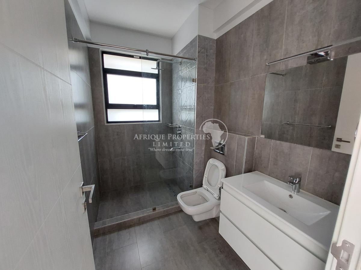 4 Bed House with En Suite in Runda - 11