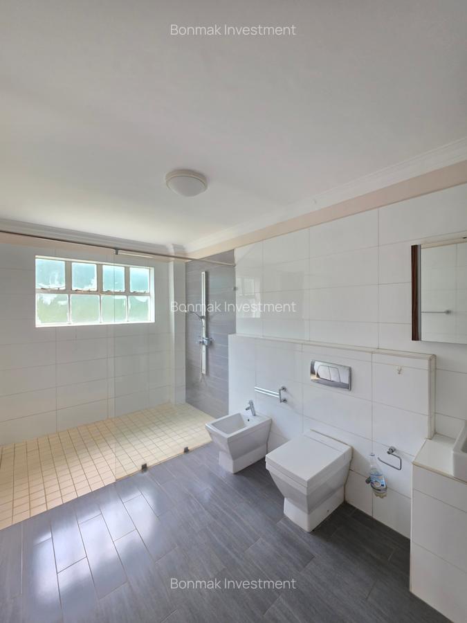 4 Bed House with En Suite at Old Runda. - 19