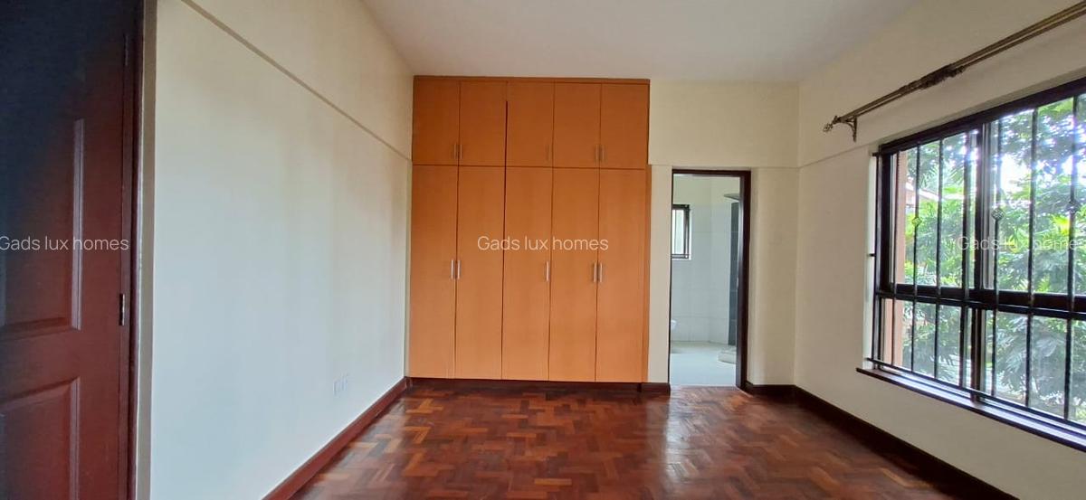 4 Bed Apartment with En Suite at Brookside - 2