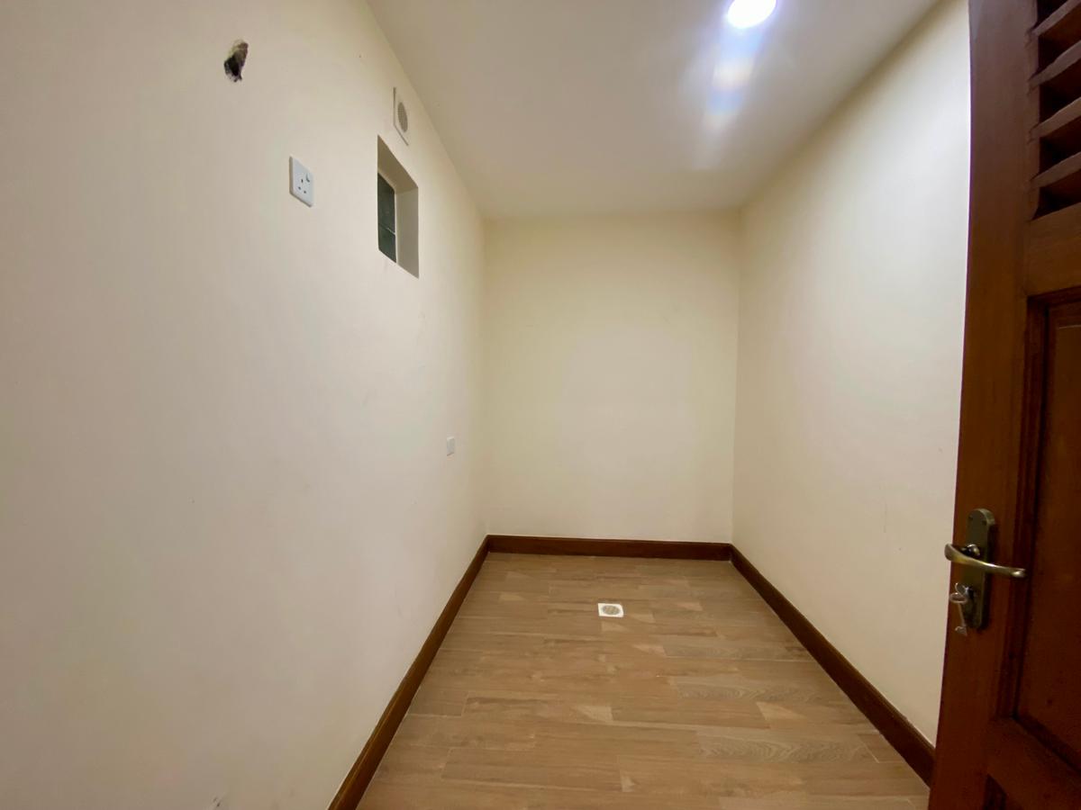 5 Bed Townhouse with En Suite in Spring Valley - 17