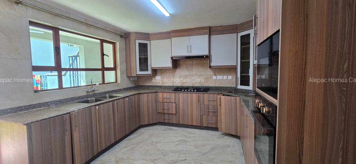 5 Bed Townhouse with En Suite at Eastern Bypass - 4