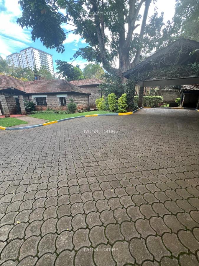 5 Bed House in Lavington - 1