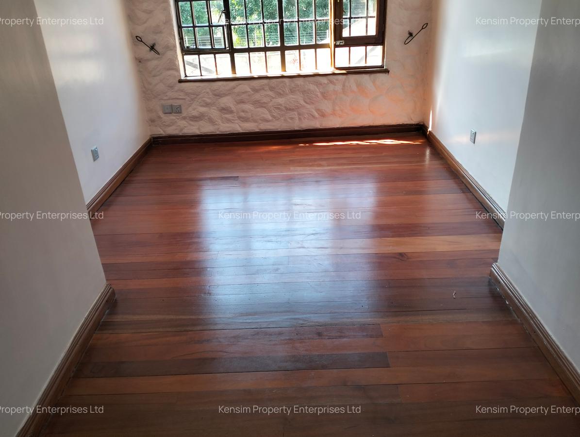4 Bed Townhouse with En Suite in Spring Valley - 17