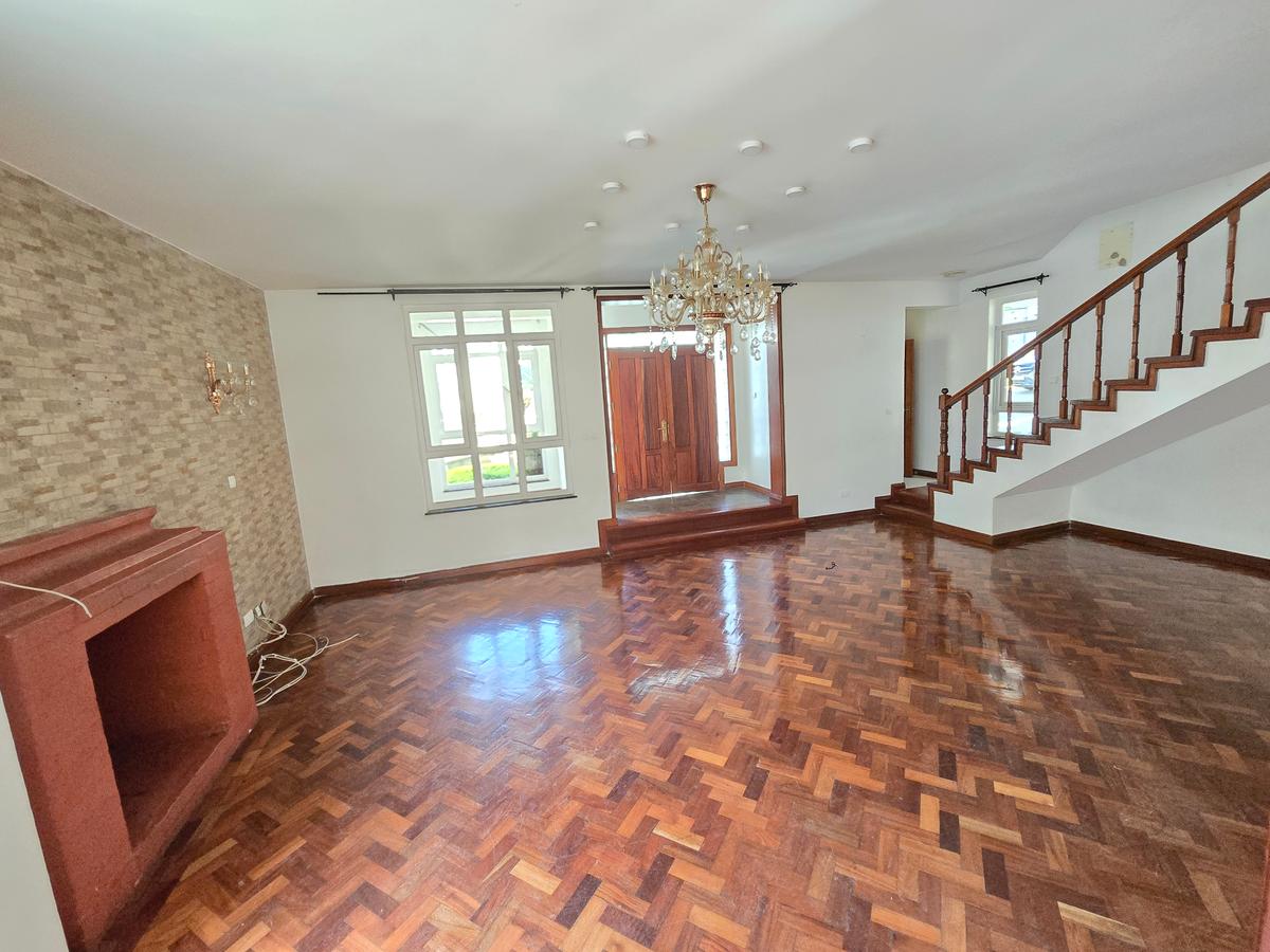 5 Bed Townhouse with En Suite at Off Convent Drive - 14