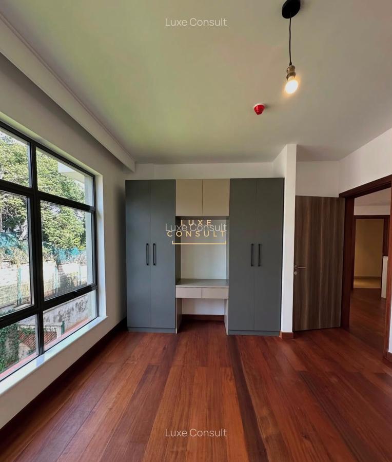 4 Bed Townhouse with En Suite in Rosslyn - 6